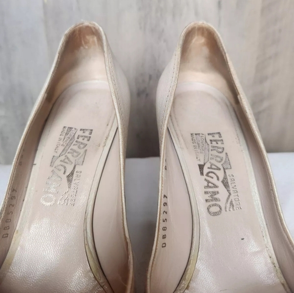 Salvatore Ferragamo Vintage Peep Toe  Made in Italy Nude Heel Size 7 B Women's - Picture 11 of 13